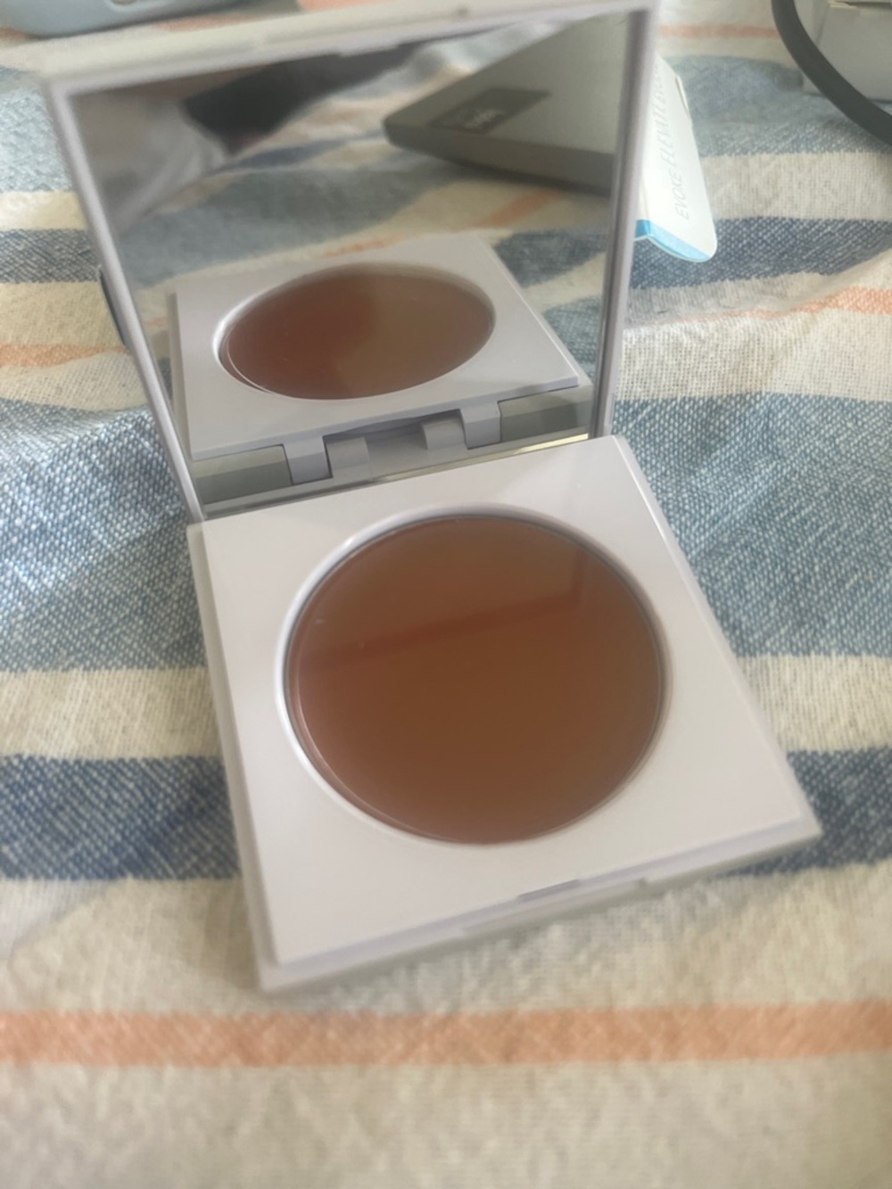 FLYTE.70 HazyCheek Crème in Look of Love - Picture 3 of 3